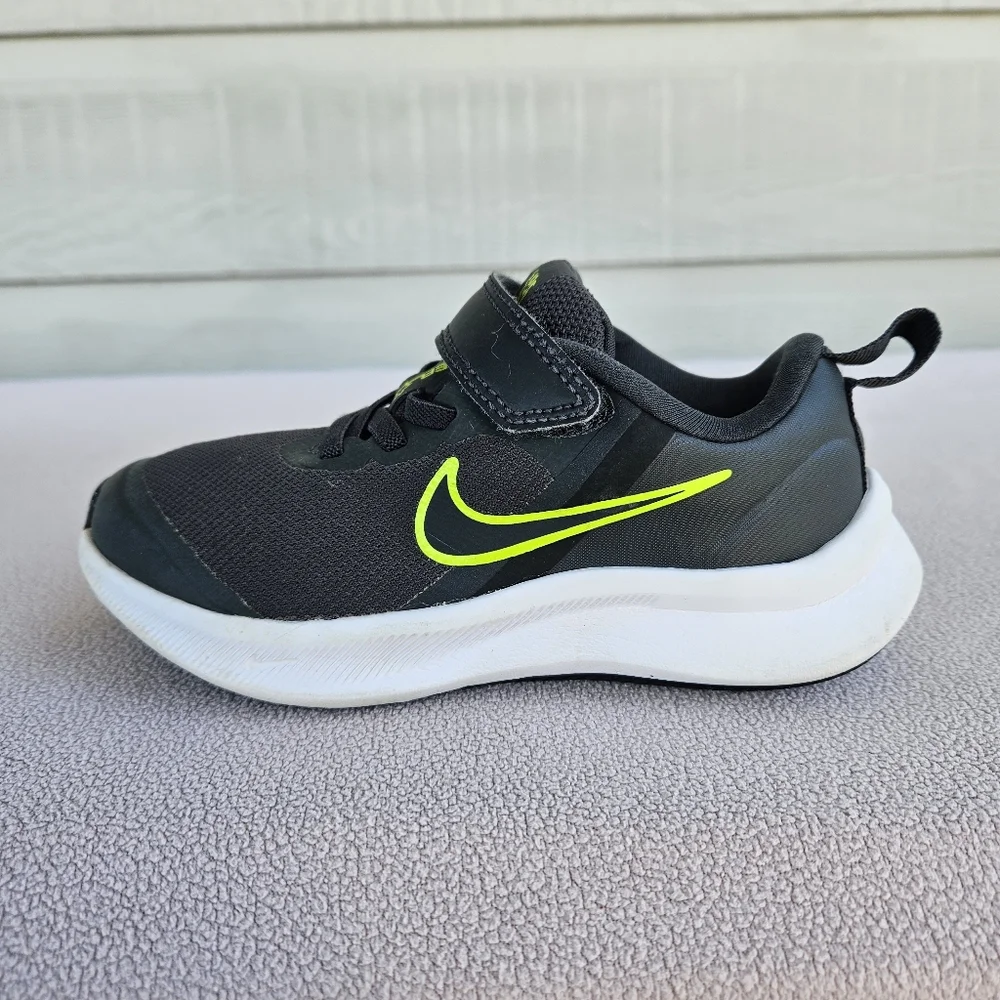 Nike Star Runner 3 Athletic Sneaker SZ 11C Sneaker Grey Hook & Loop DA2777-004